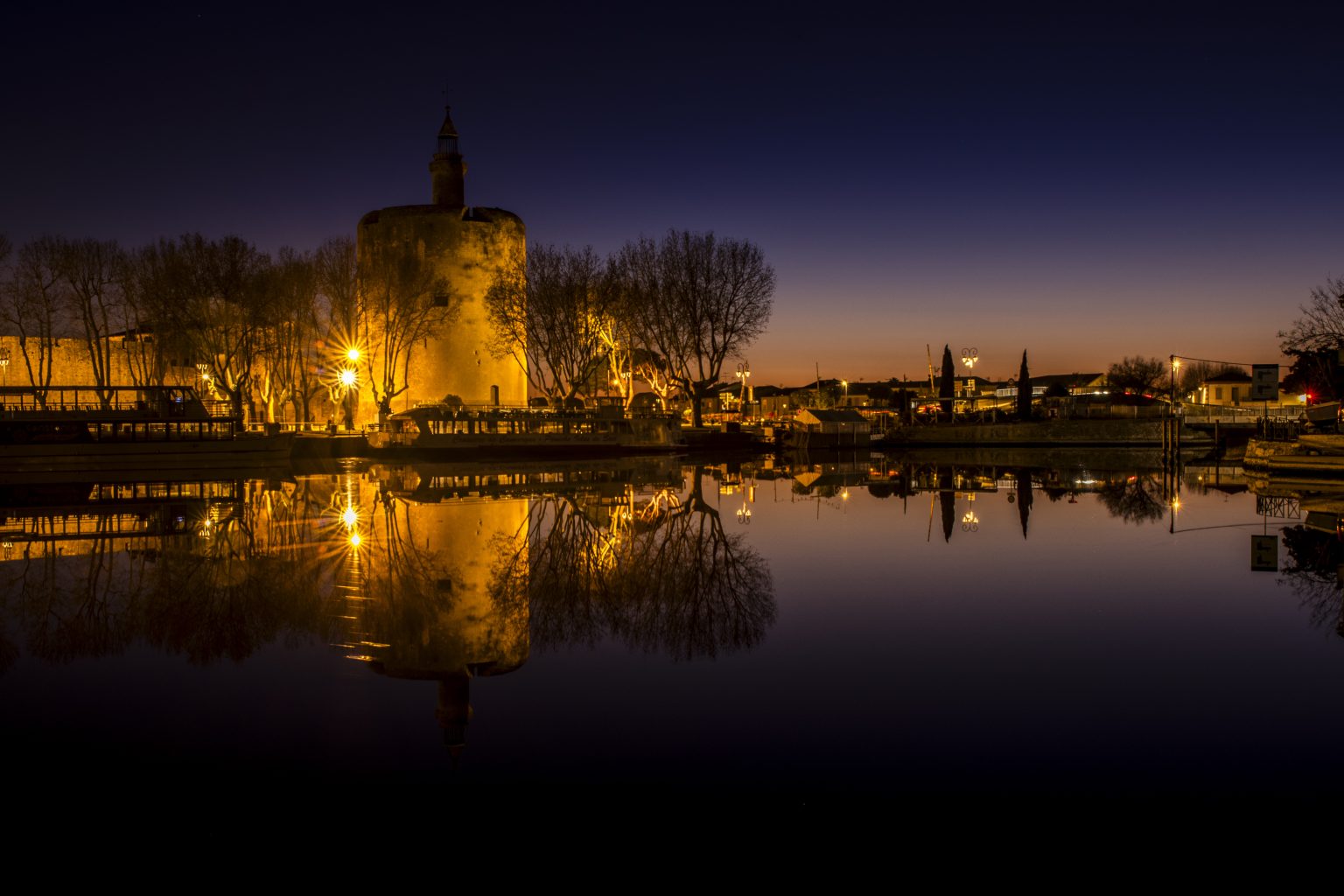 L'heure bleue sur Aigue Morte